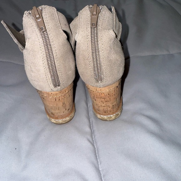 Dolce Vita Grey Suede Wedges Size 6.5 - Picture 3 of 6